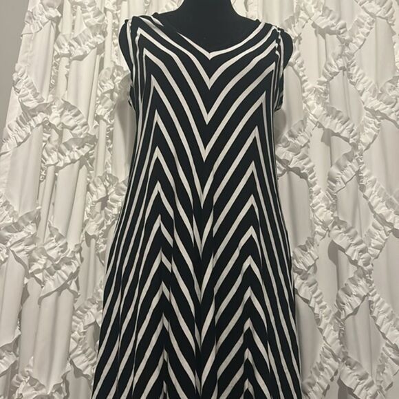 NWT Chelsea and Theodore maxi dress small   F - Picture 1 of 8